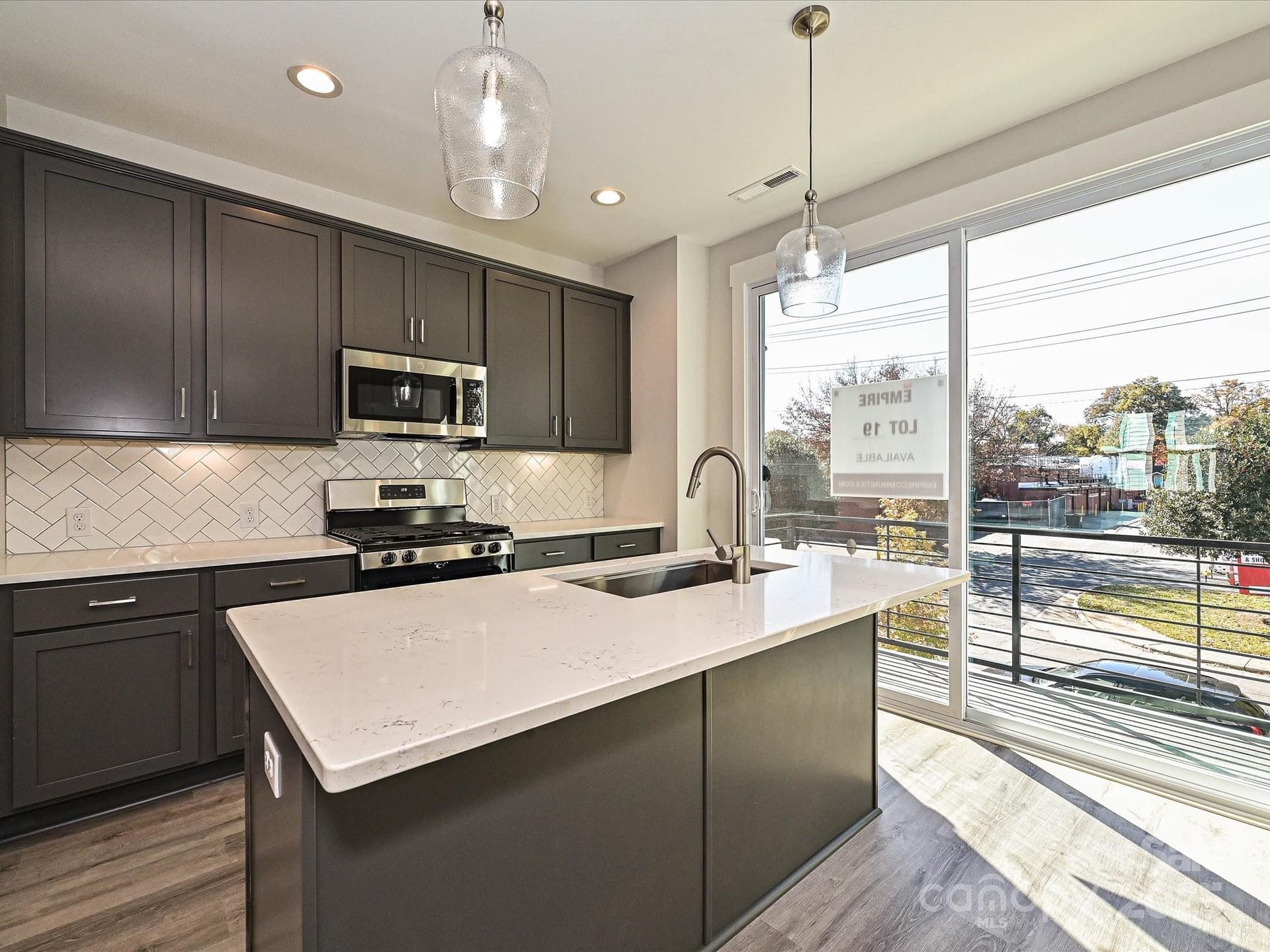 1225 34th CSW0419 - Image 1