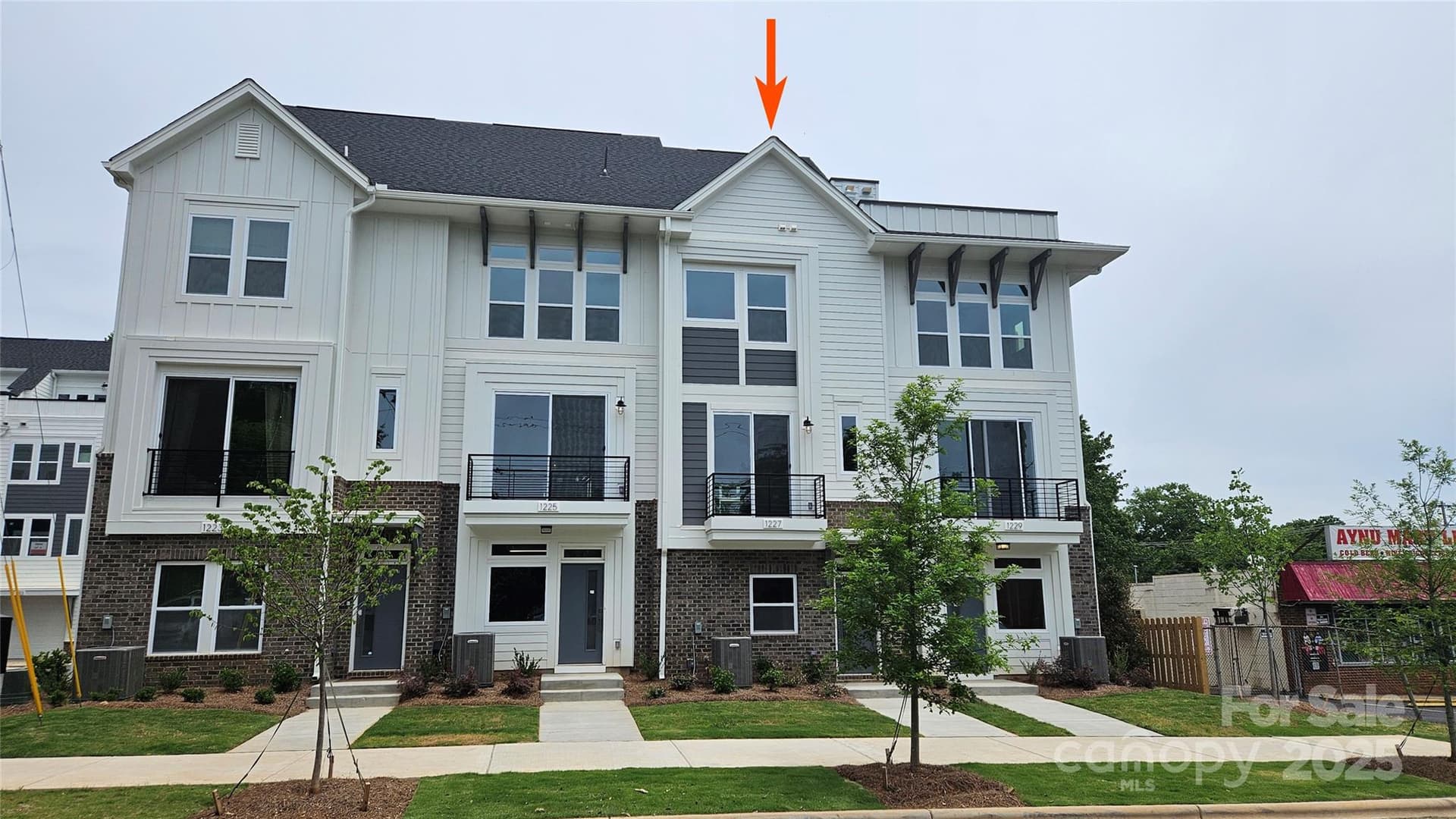 1227 34th CSW0420 - Image 1