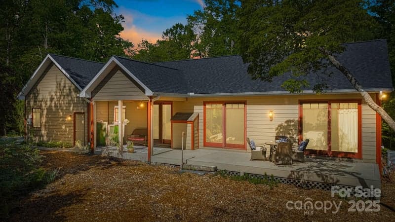 411 Alta, Hendersonville, NC - 3 beds, 2 baths, 1,682 sqft - $650,000