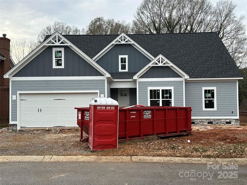 1061 The Glen, Statesville, NC - 3 beds, 3 baths, 2,144 sqft - $580,000