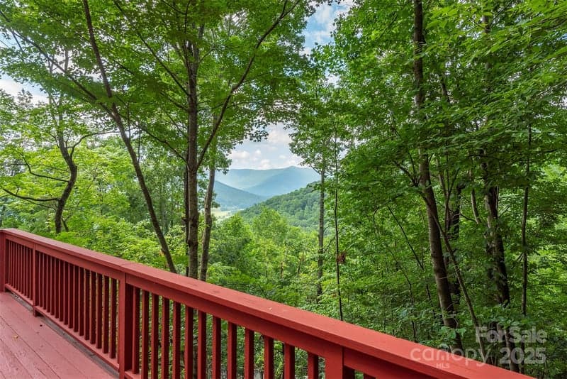 7 Winding Poplar, Black Mountain, NC - 3 beds, 4 baths, 2,812 sqft - $895,000