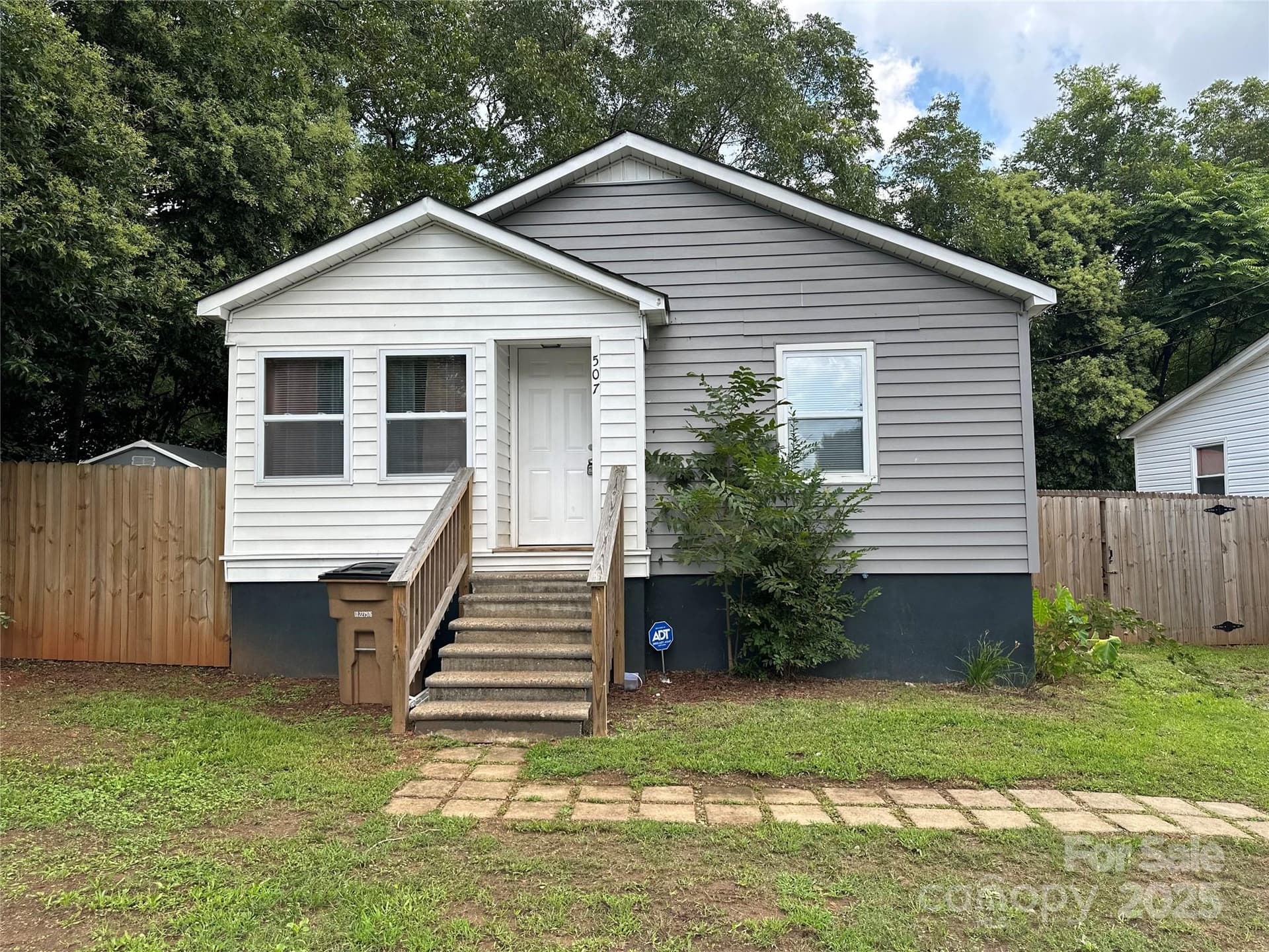 507 Crawford - Image 1