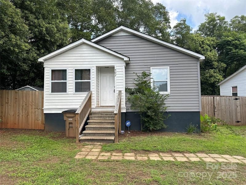 507 Crawford, Shelby, NC - 2 beds, 1 bath, 745 sqft - $168,000