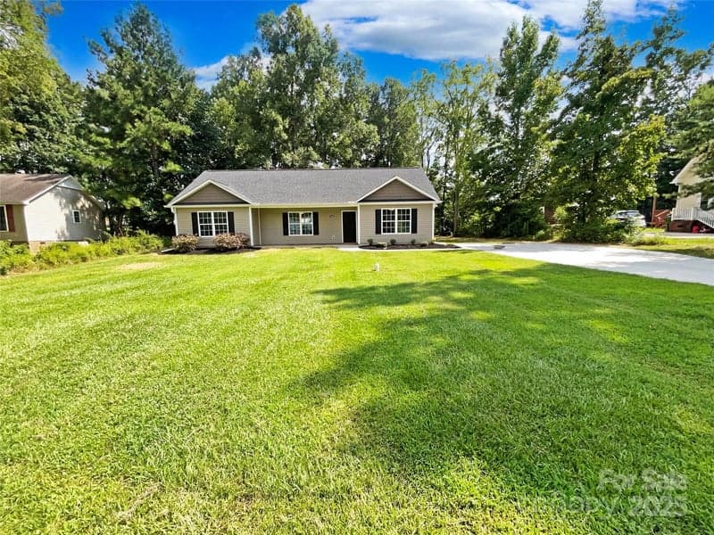 5142 Sedgefield, Lancaster, SC - 3 beds, 2 baths, 1,554 sqft - $277,000