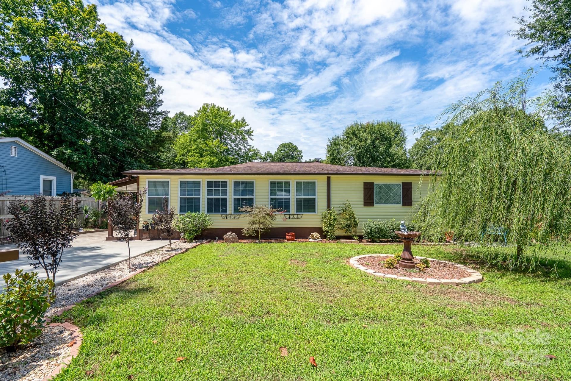 2003 Plaza - Image 1