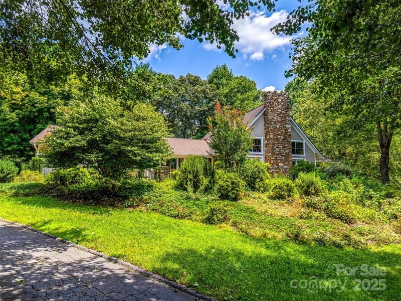 440 Rickel, Hendersonville, NC - 3 beds, 4 baths, 2,913 sqft - $900,000