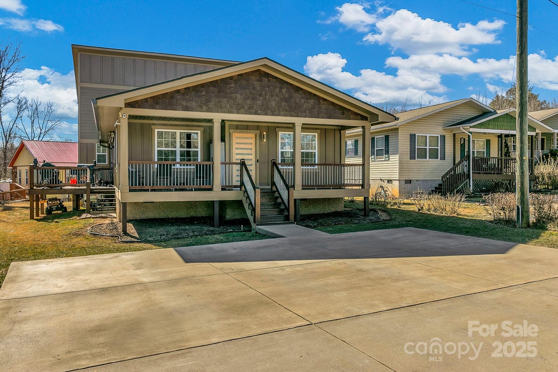 215 Oakview - Image 1