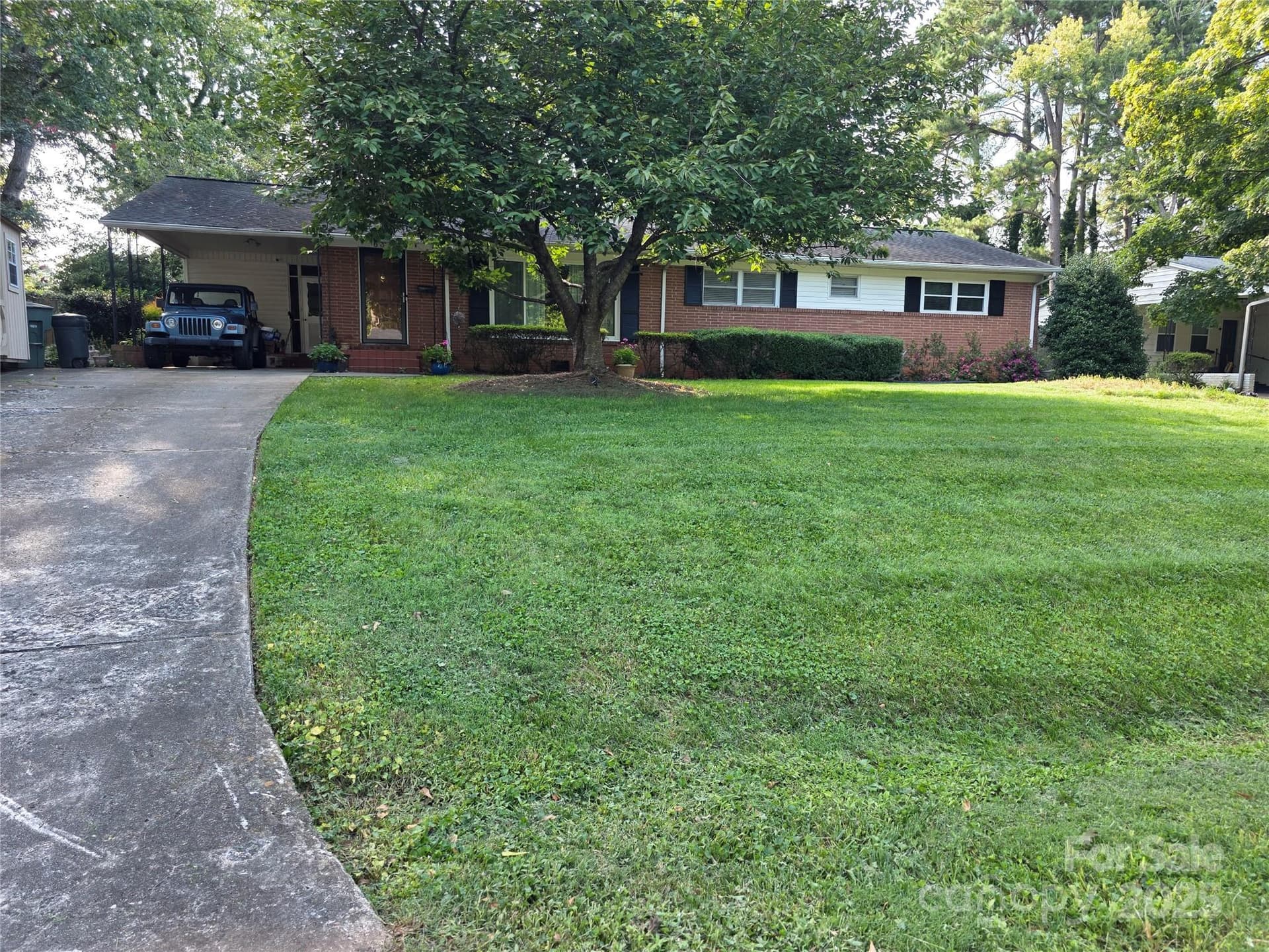 637 Downey - Image 1