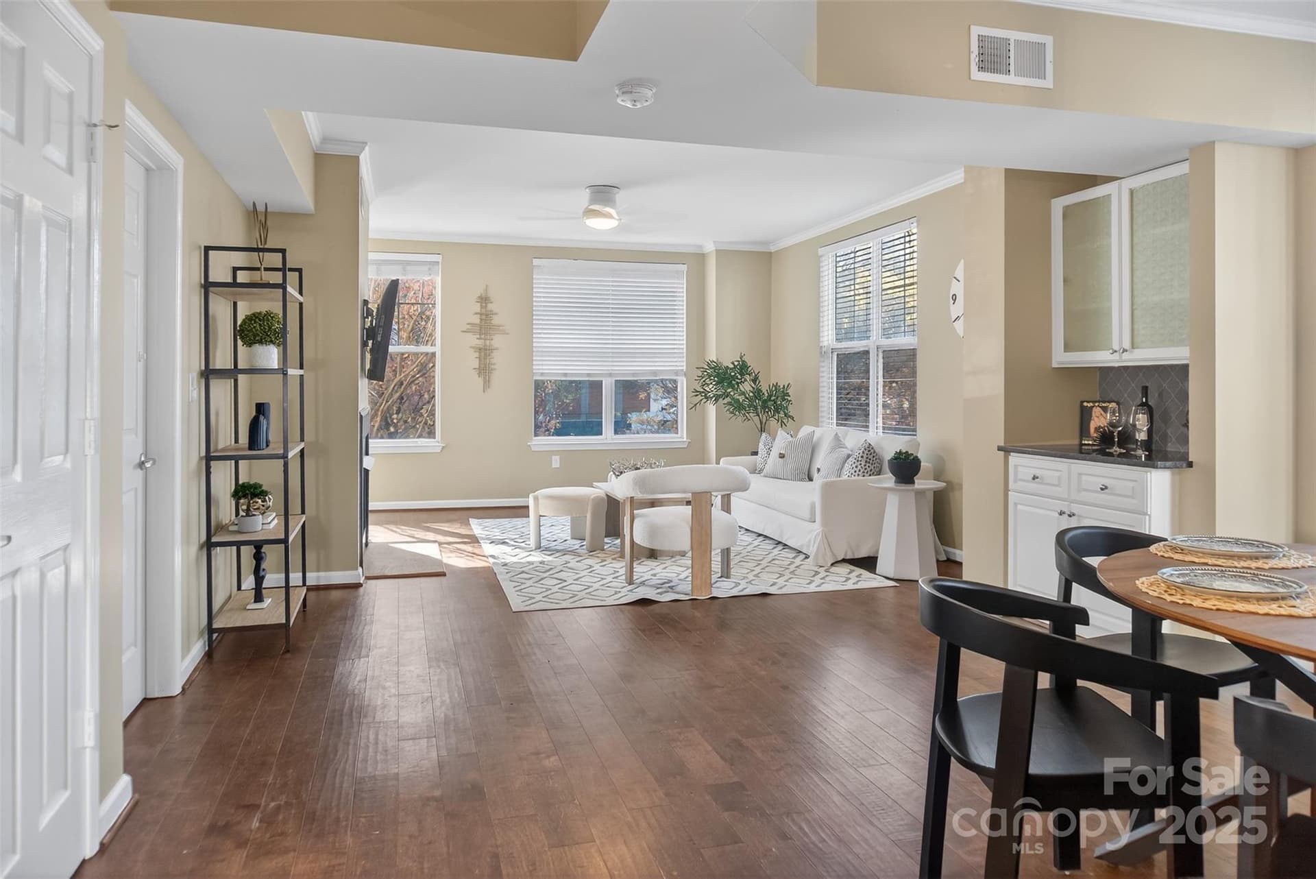 405 7th 300 - Image 1