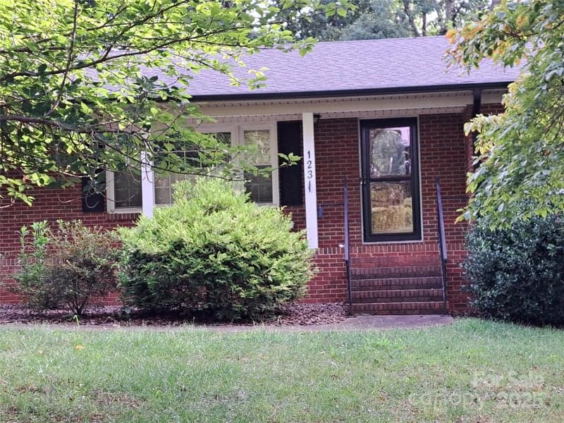 123 Softwind, Concord, NC - 3 beds, 2 baths, 1,705 sqft - $410,000