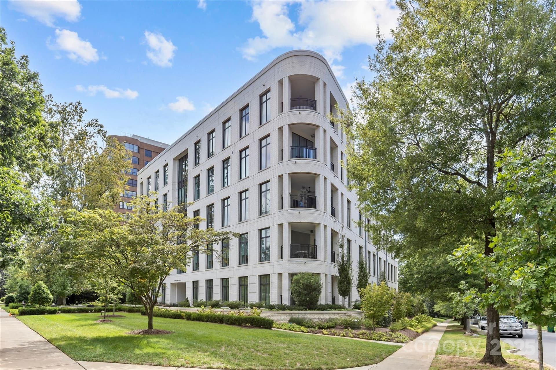 1500 Queens 104 - Image 1