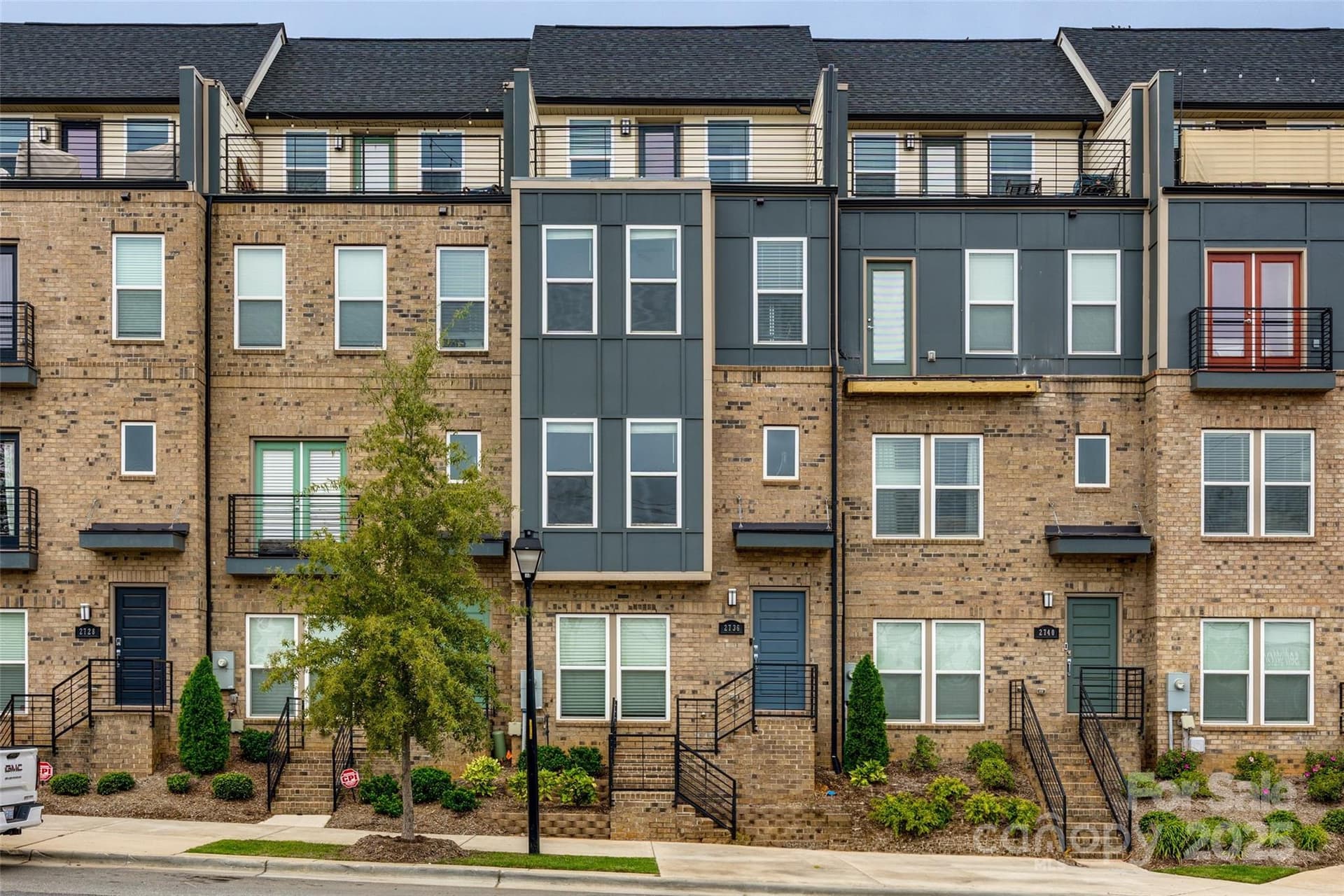 2736 Grand Union - Image 1