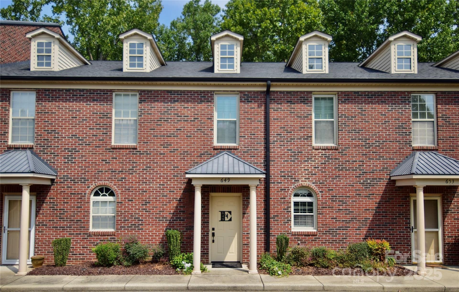 649 Camrose - Image 1