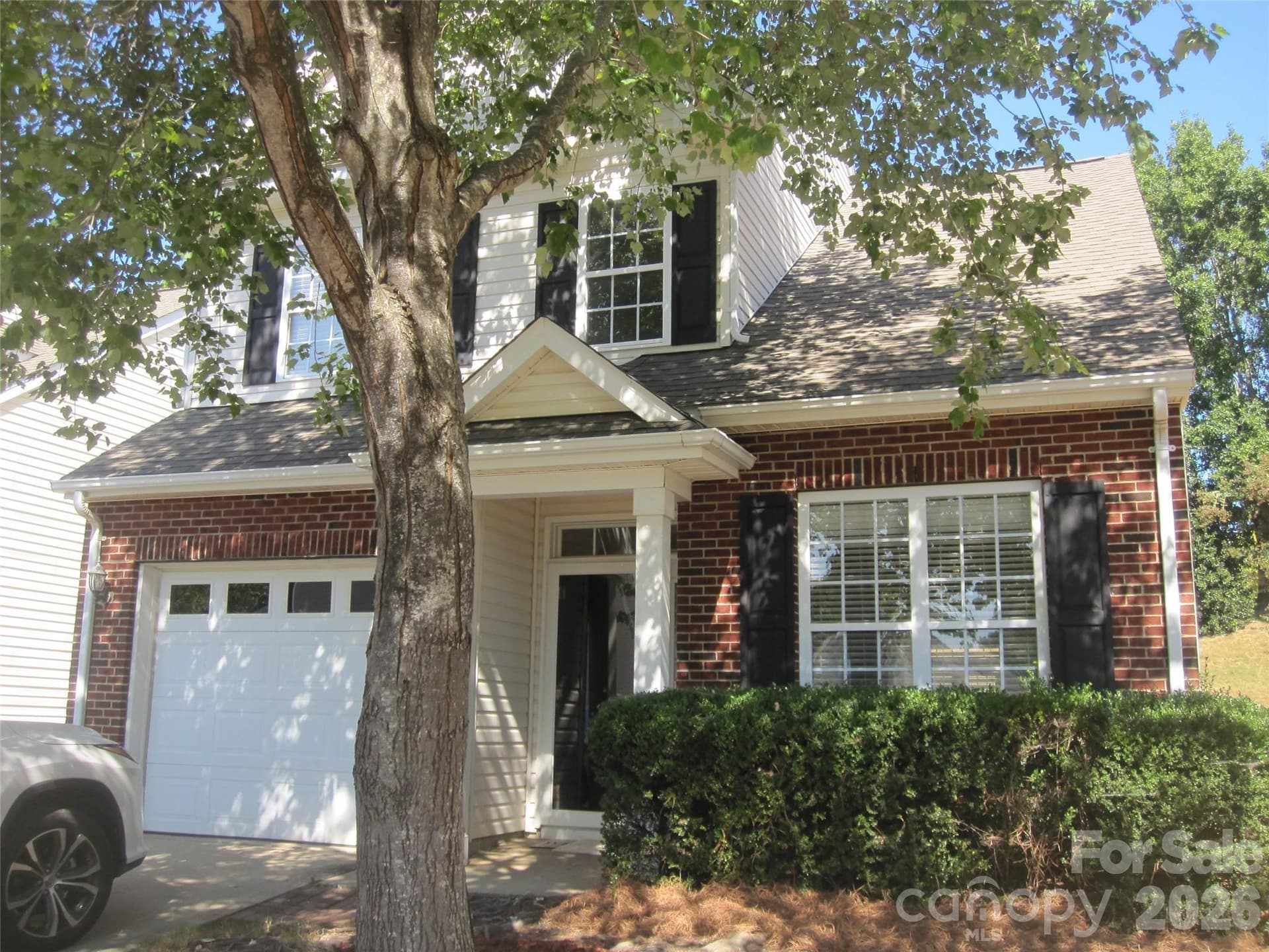 8909 Holland Park - Image 1