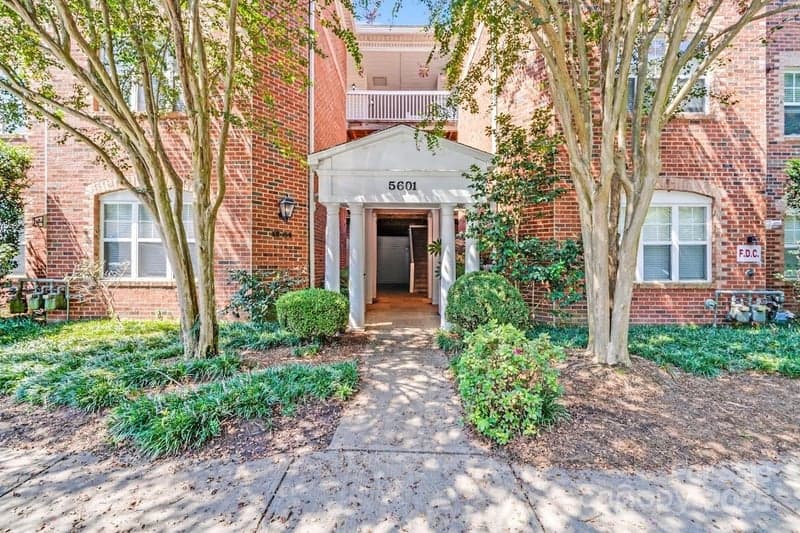 5601 Fairview 10, Charlotte, NC - 3 beds, 3 baths, 2,450 sqft - $599,900