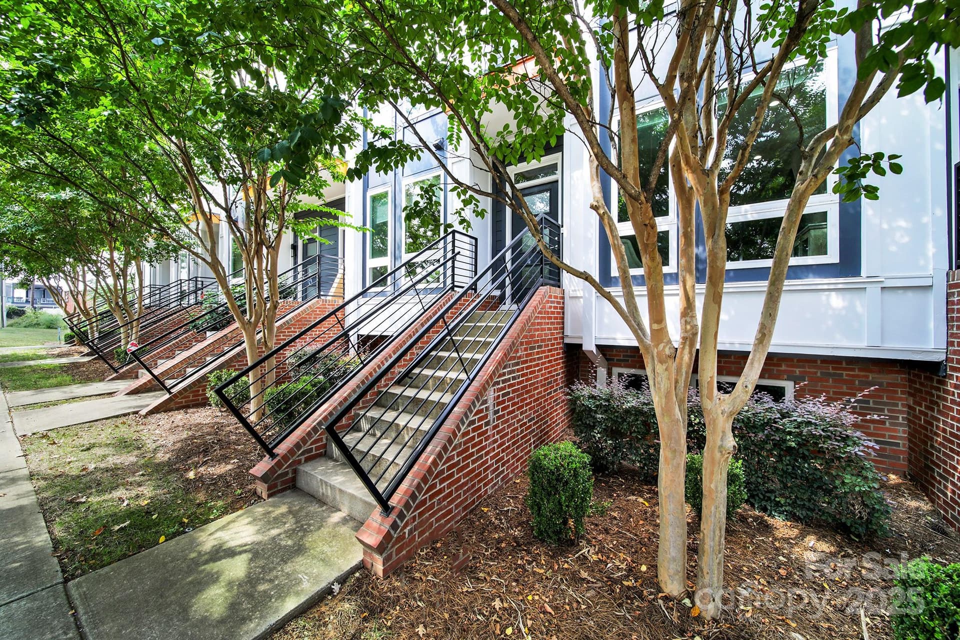 2844 Youngblood - Image 1