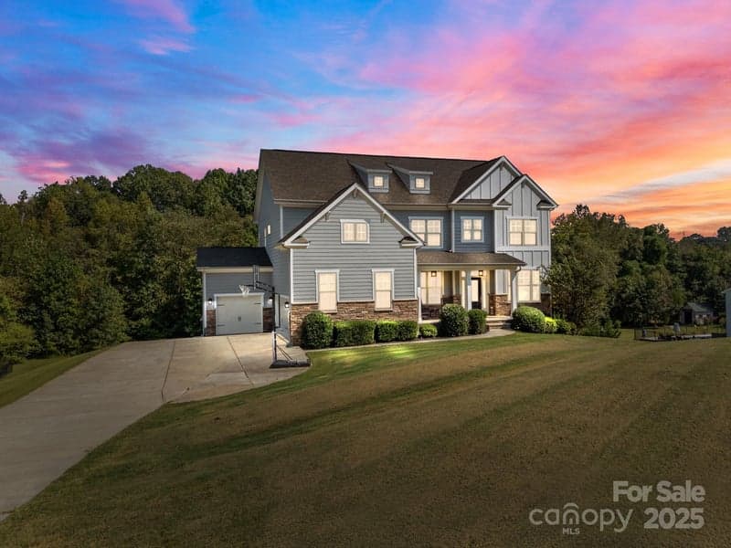 141 Rain Shadow, Mooresville, NC - 5 beds, 5 baths, 5,038 sqft - $900,000