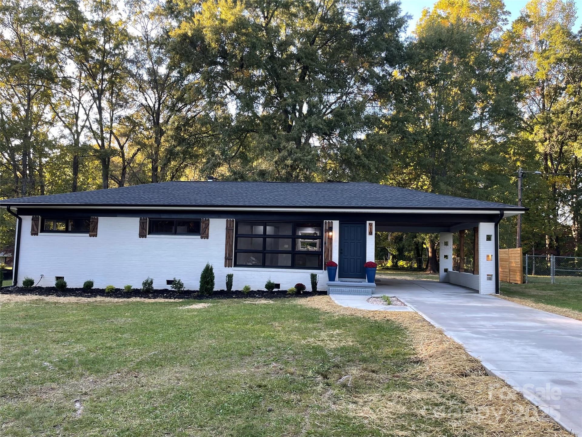 910 Spencer - Image 1