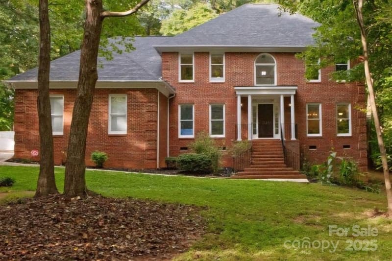 7324 Cobblecreek, Matthews, NC - 4 beds, 3 baths, 3,051 sqft - $889,000