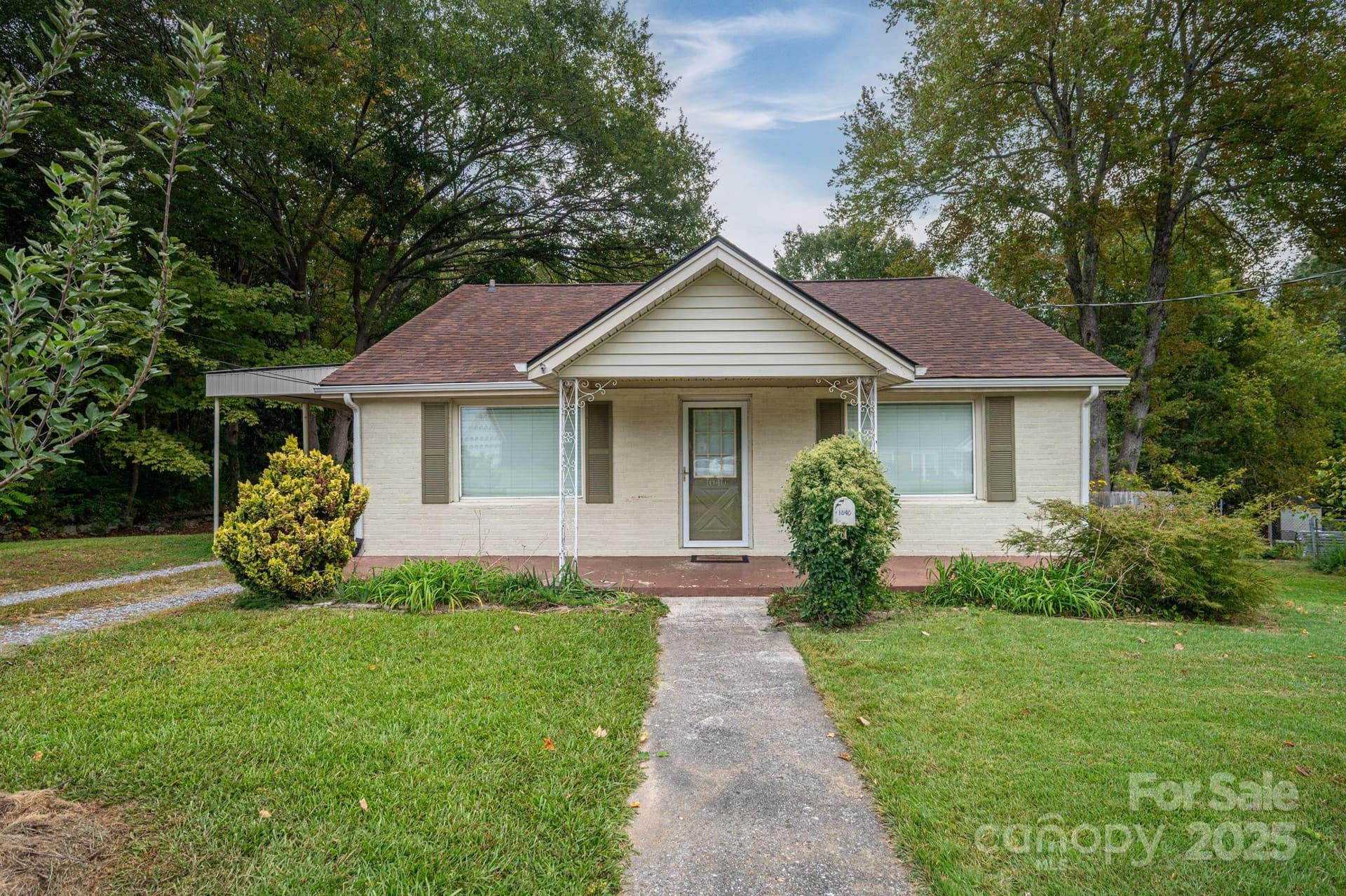 1040 Laurel - Image 1