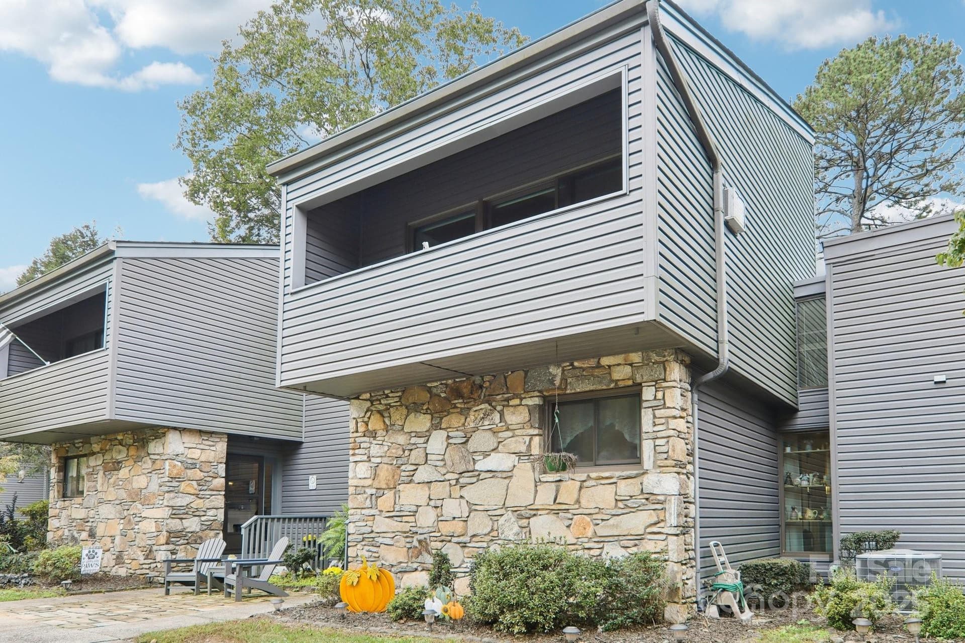 429 Mountains Unit C-102 - Image 1