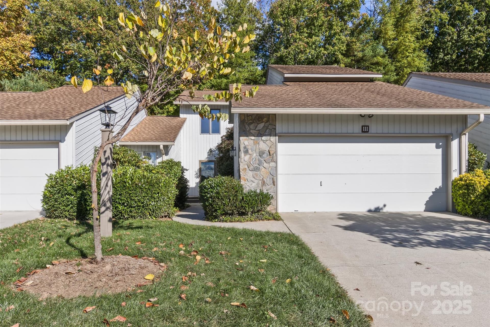 111 Cloverleaf - Image 1