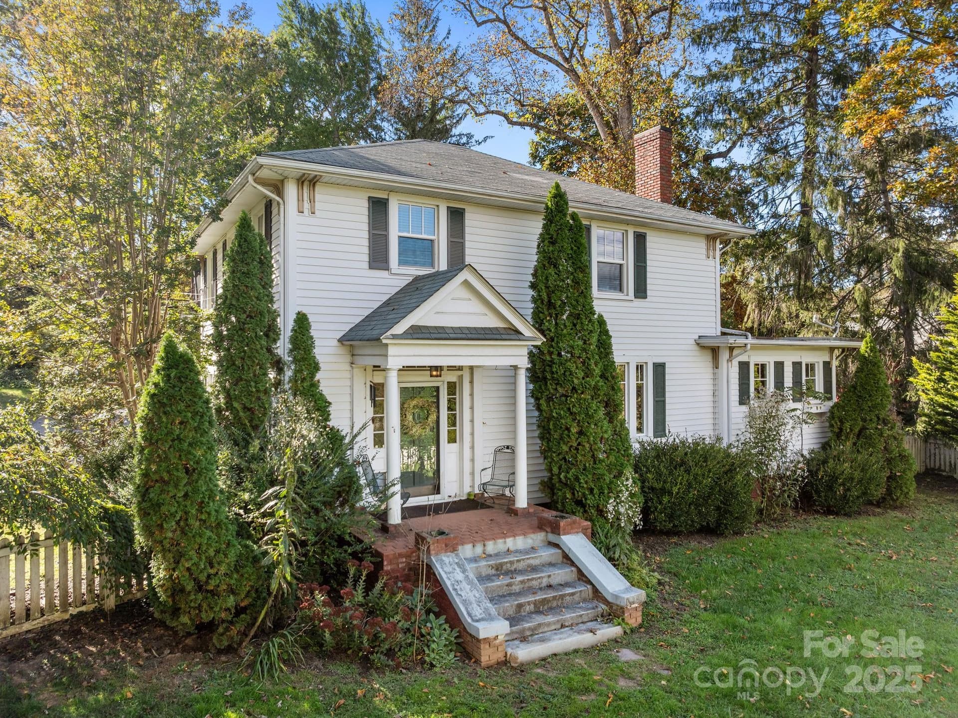 891 Hendersonville - Image 1