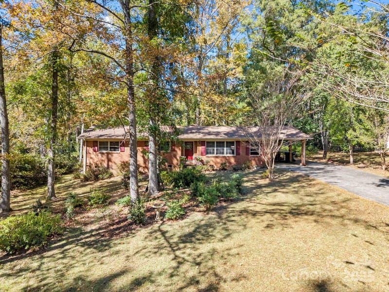 150 Brookwood, Rock Hill, SC - 3 beds, 2 baths, 1,672 sqft - $300,000