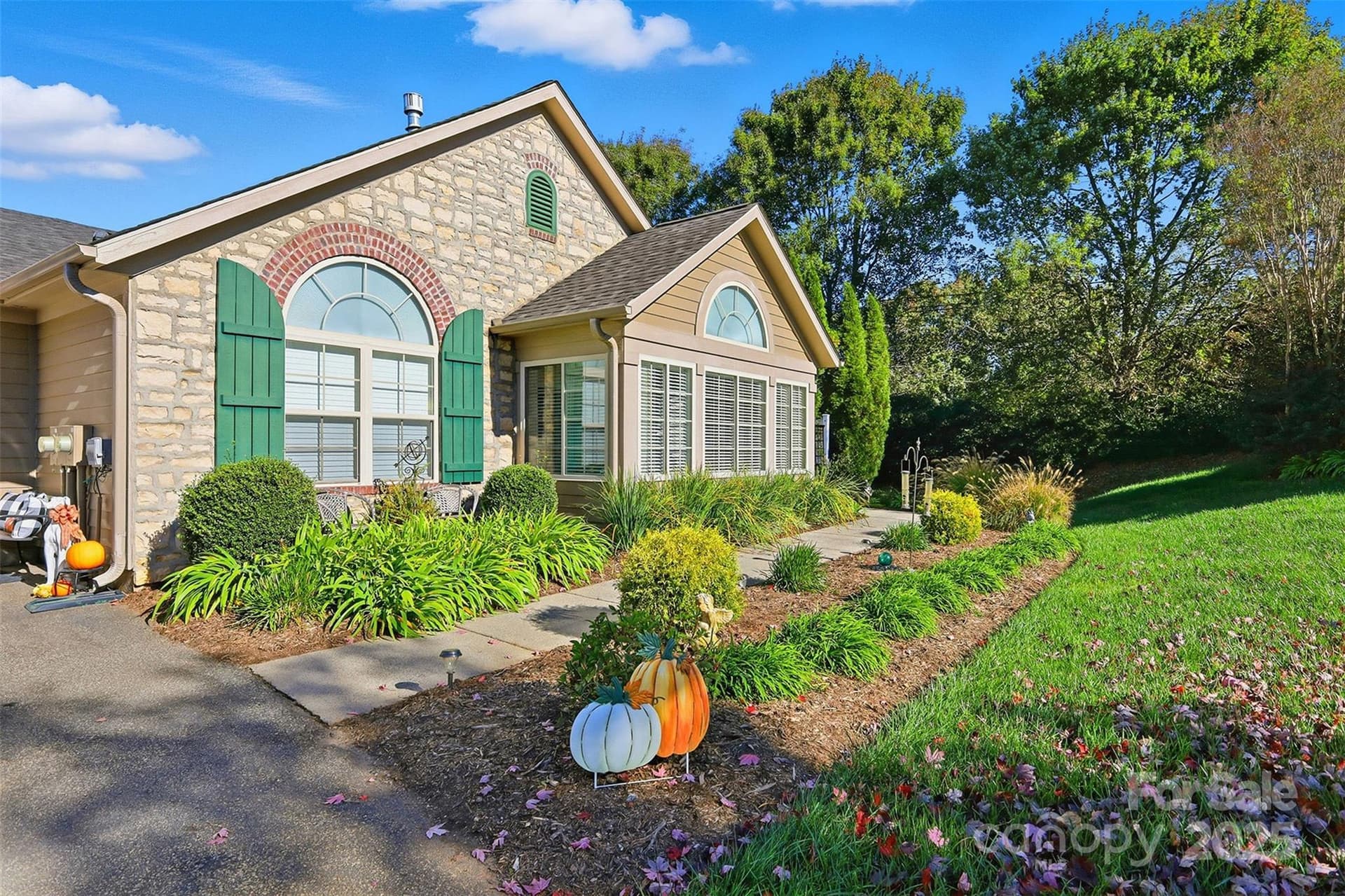 817 Wynnshire B - Image 1