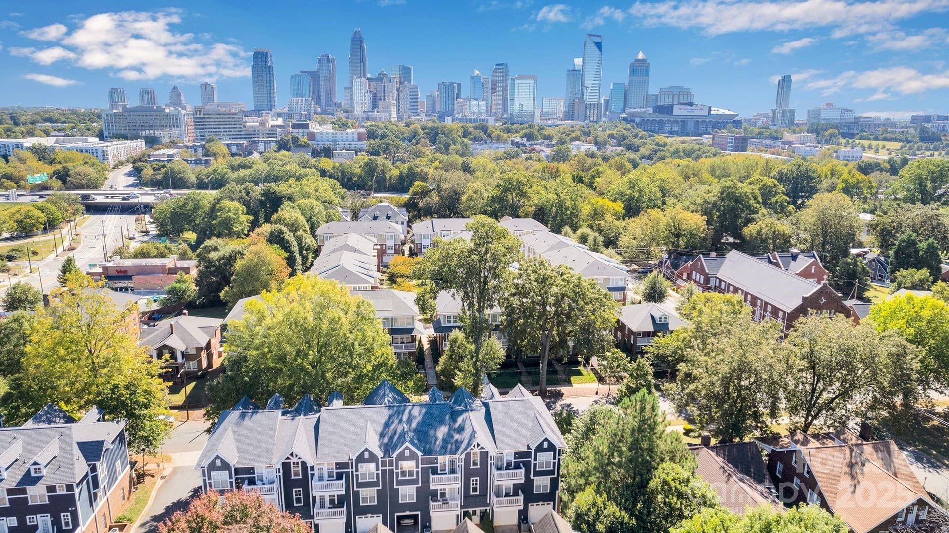 1525 Walnut View - Image 1