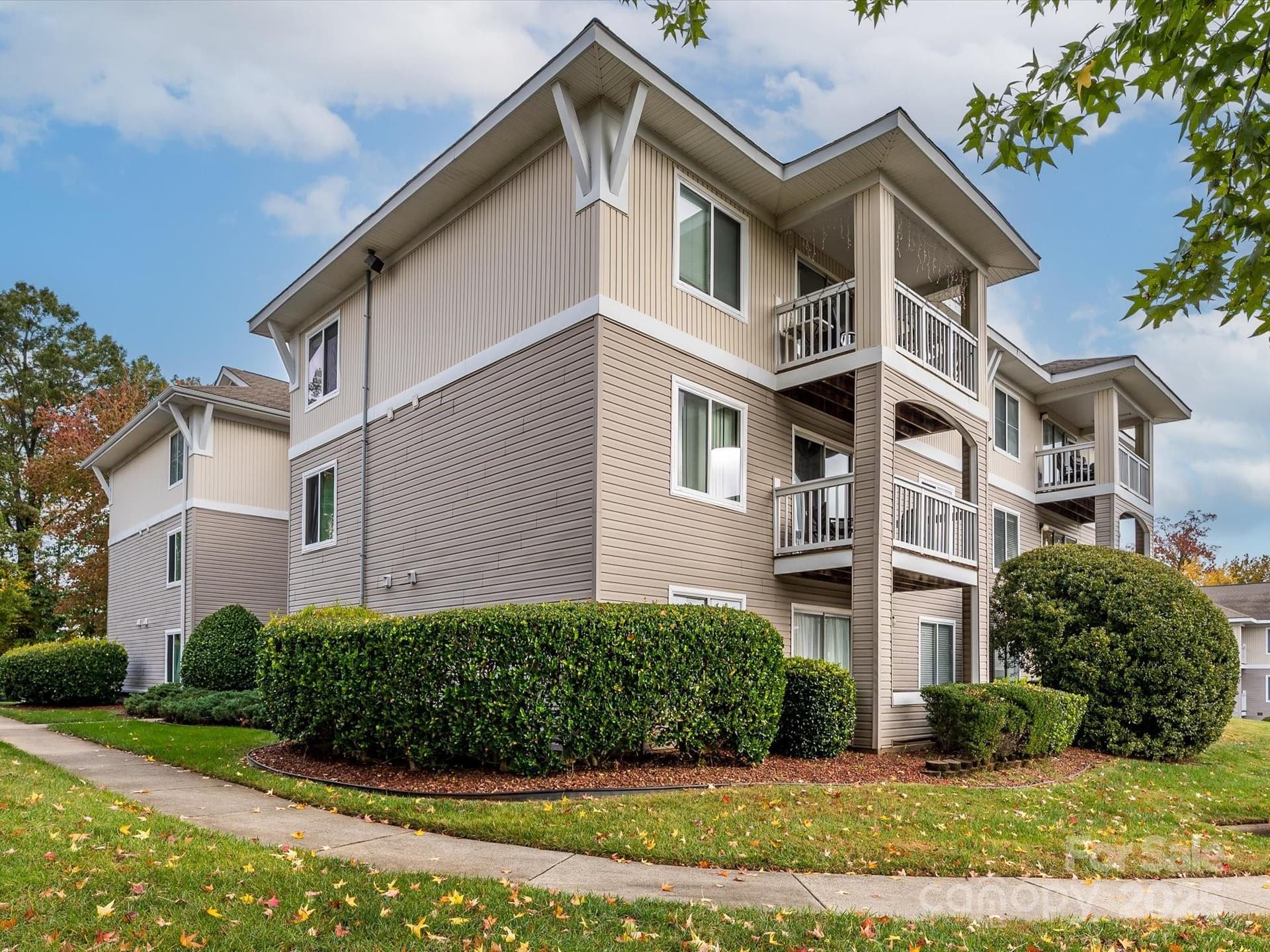 10005 Graduate K - Image 1