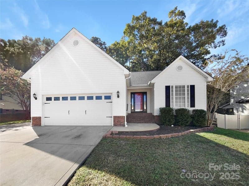 912 Carole Summey, Dallas, NC - 3 beds, 2 baths, 1,428 sqft - $309,000