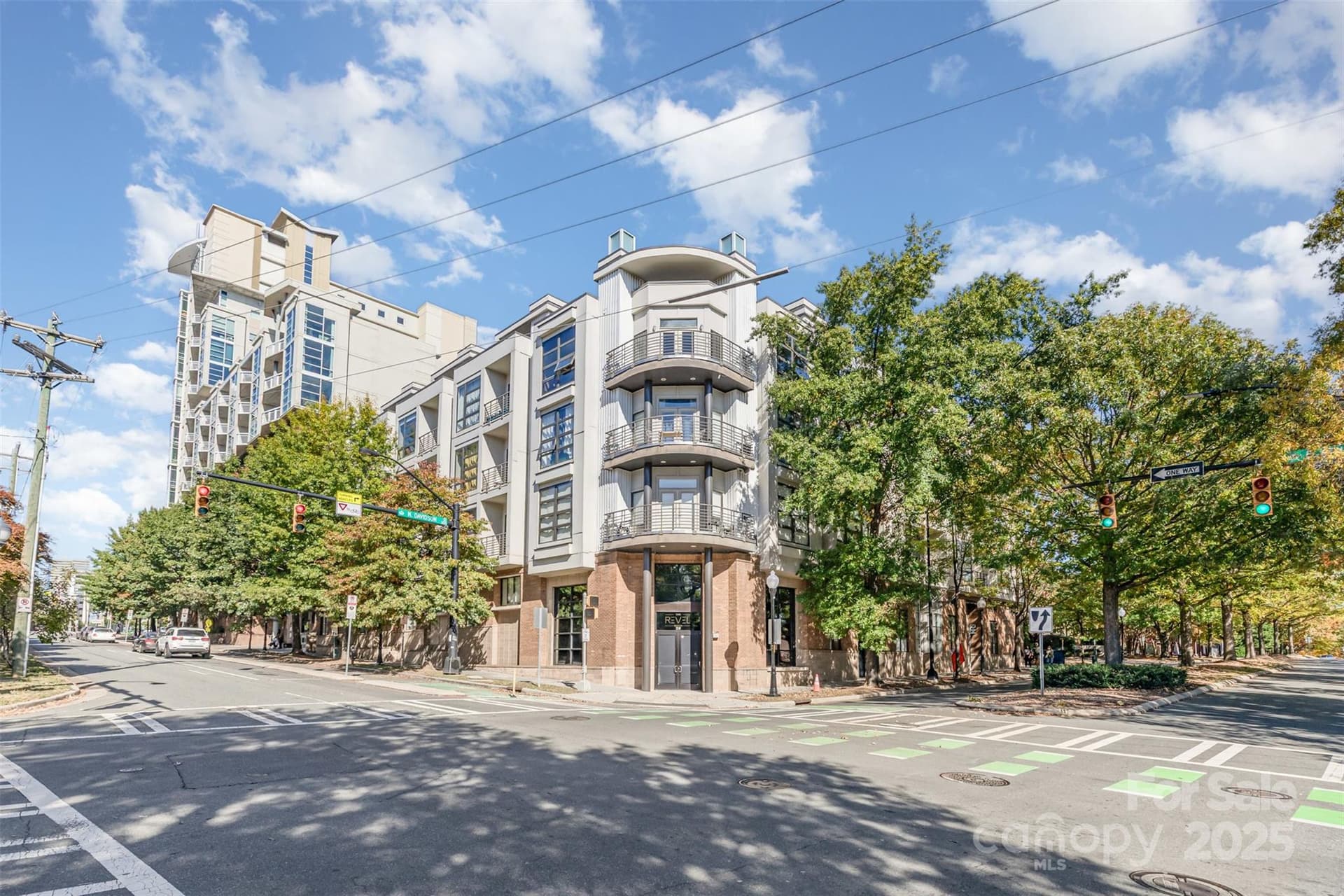 525 6th 212 - Image 1