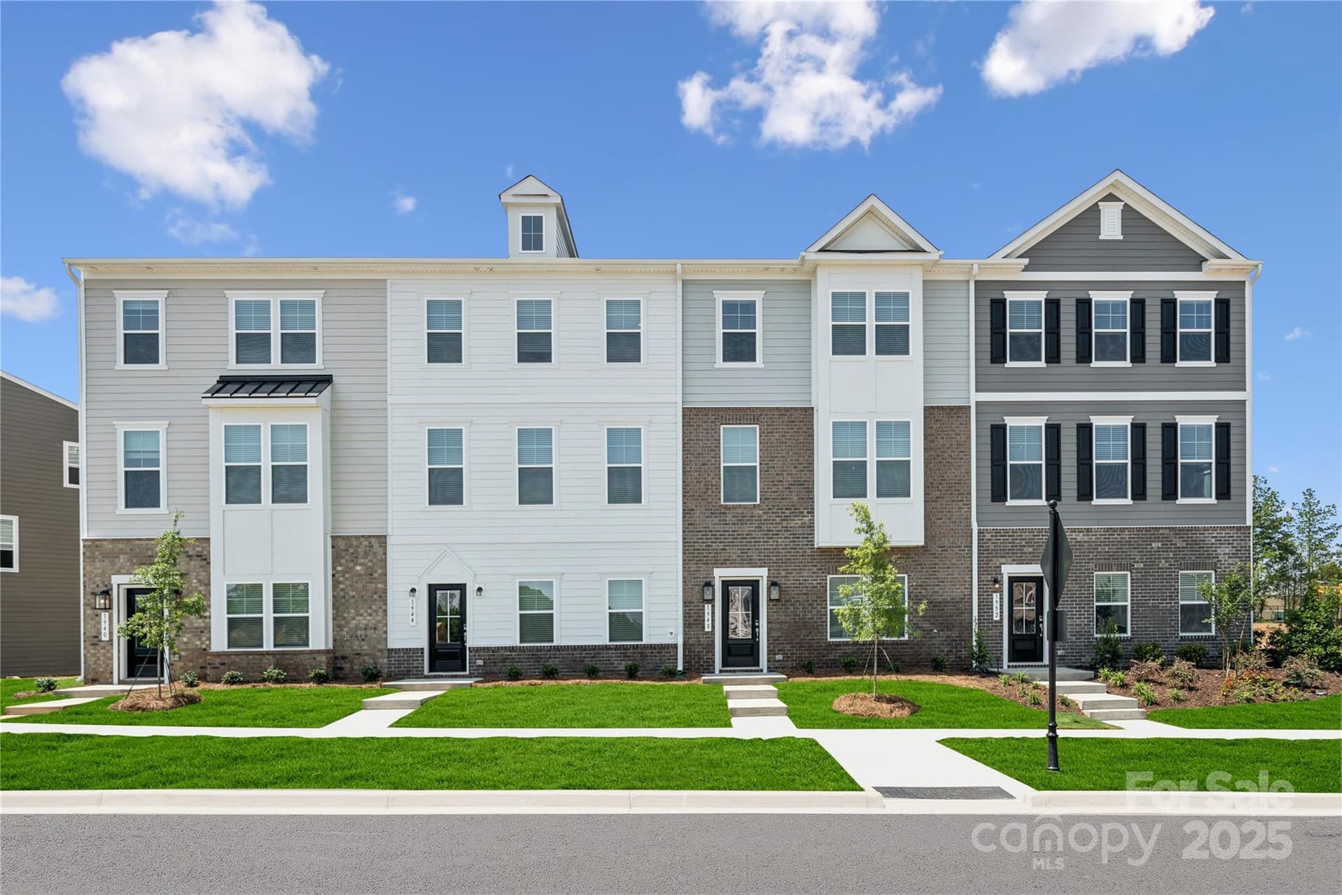 1828 Viewfield - Image 1