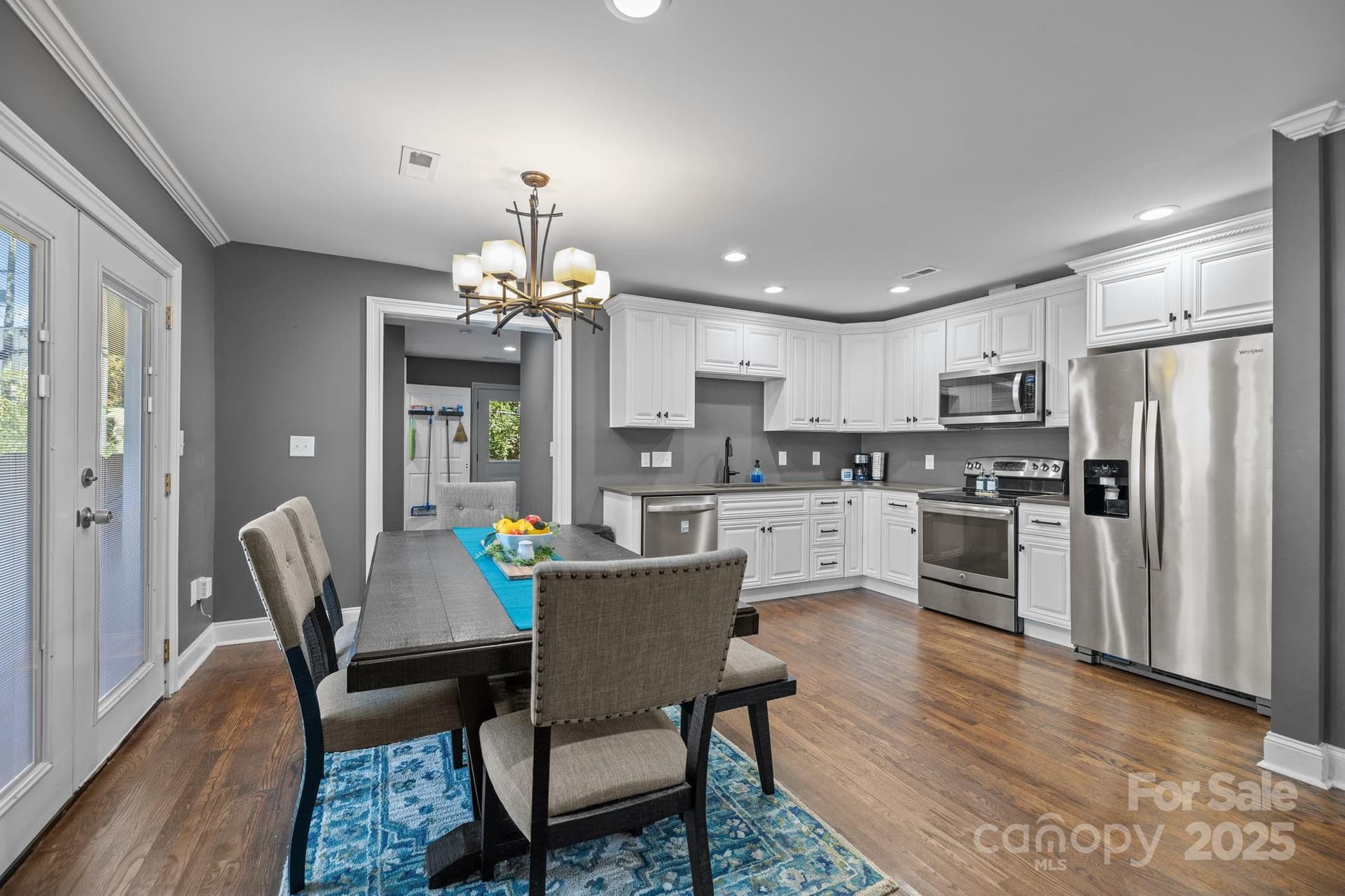 1501 Herrin - Image 1