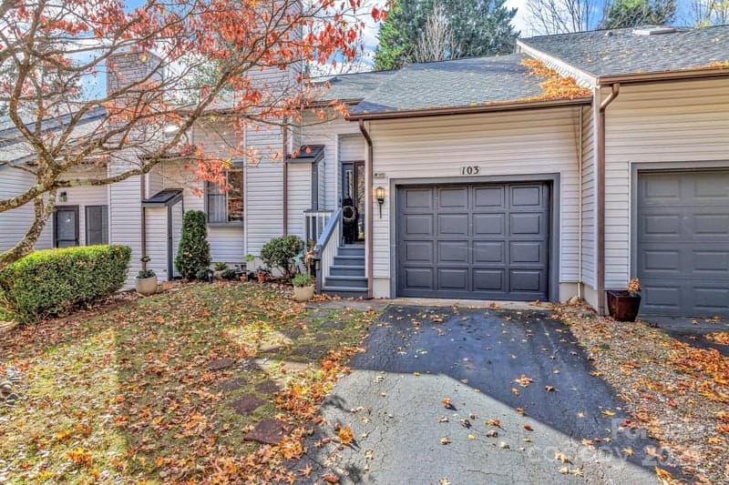 103 Cimarron, Asheville, NC - 2 beds, 1 bath, 960 sqft - $312,000