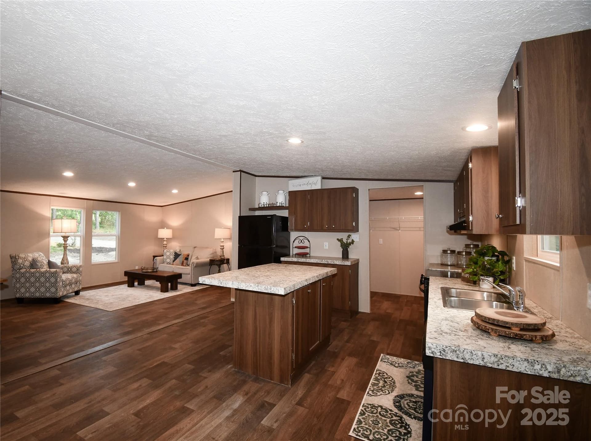 5339 Lockhart - Image 1