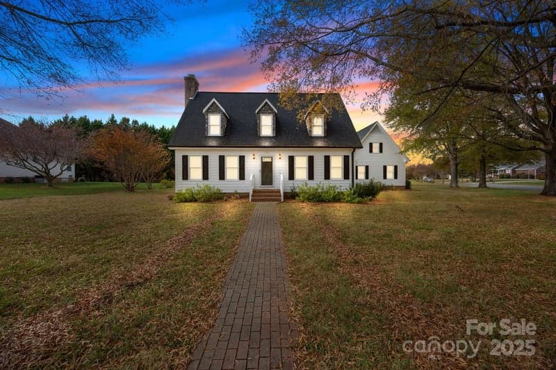 103 Hampshire, Salisbury, NC - 3 beds, 3 baths, 2,978 sqft - $575,000