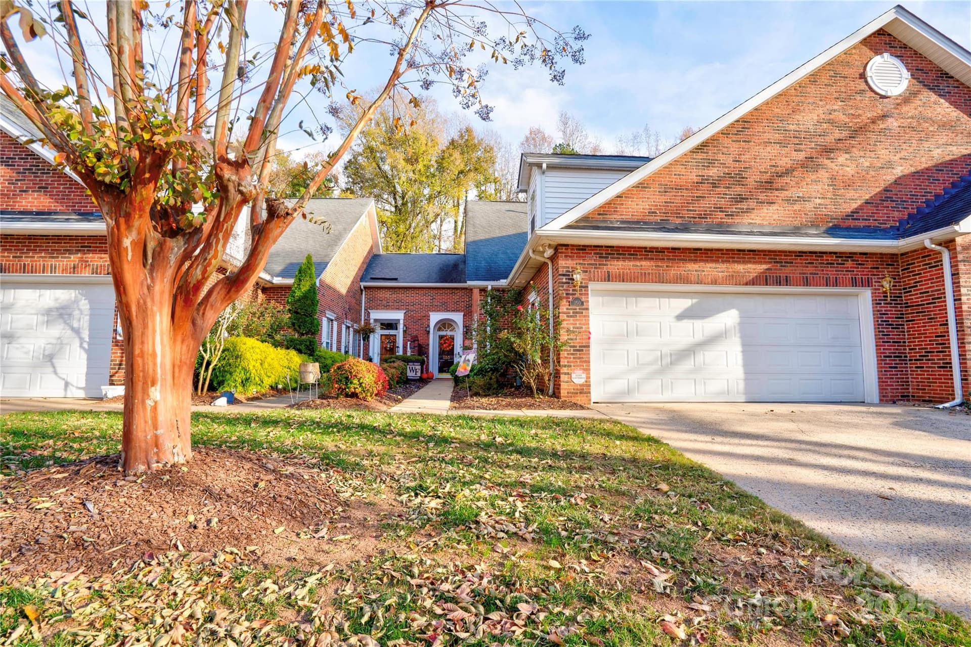 150 Columns - Image 1