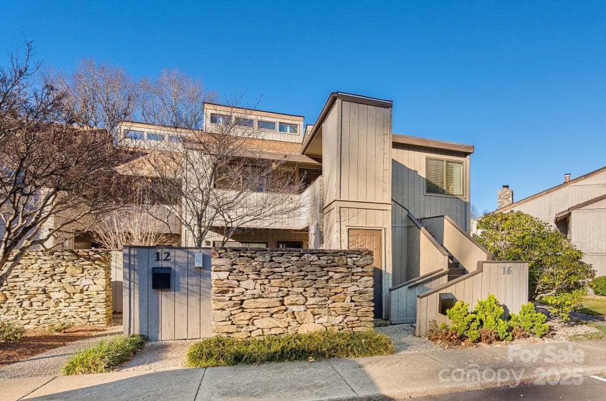 16 Lakemoor - Image 1