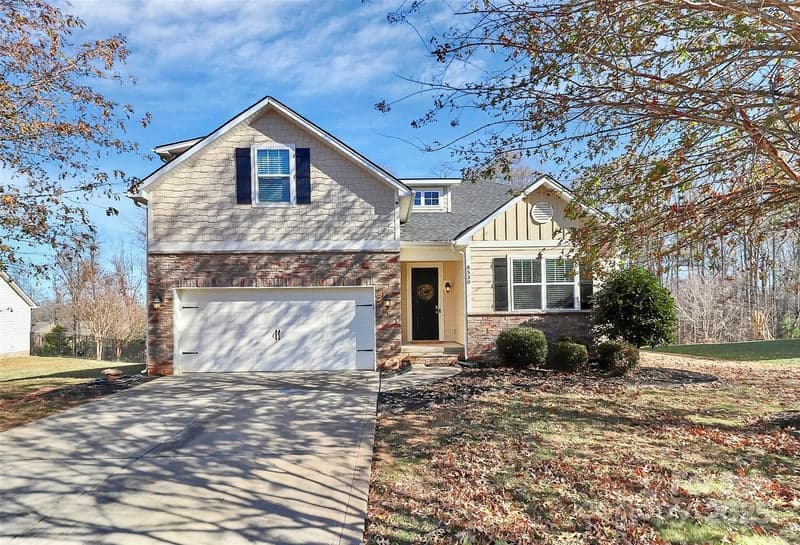 8530 Olde Stonegate, Mint Hill, NC - 3 beds, 3 baths, 2,028 sqft - $475,000