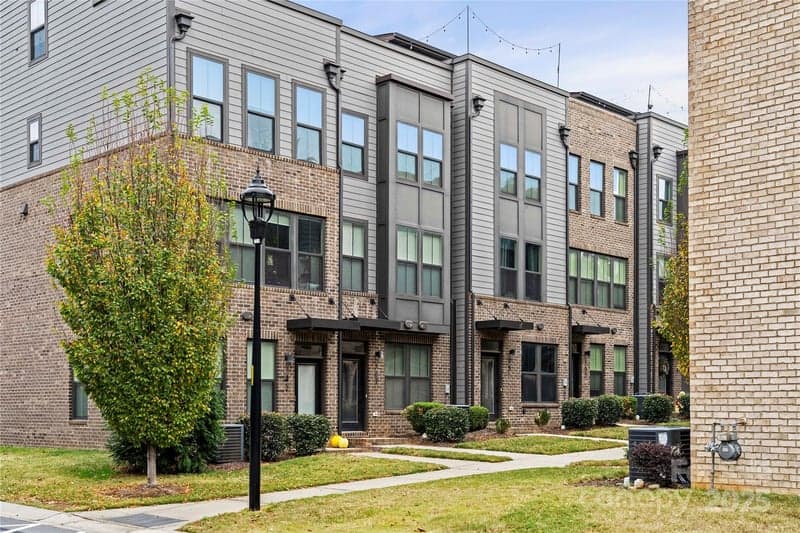 147 Music Hall, Charlotte, NC - 3 beds, 4 baths, 1,870 sqft - $669,900