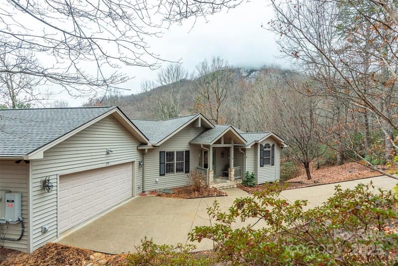 128 Sullivan, Lake Lure, NC - 3 beds, 3 baths, 2,716 sqft - $649,900
