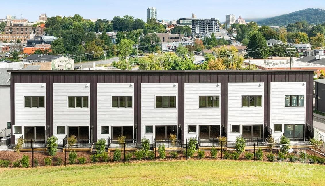 3 Lee Garden 104 - Image 1