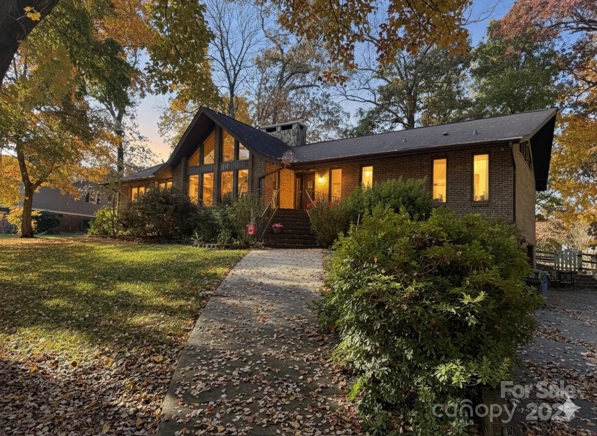 5900 Foxcrest - Image 1