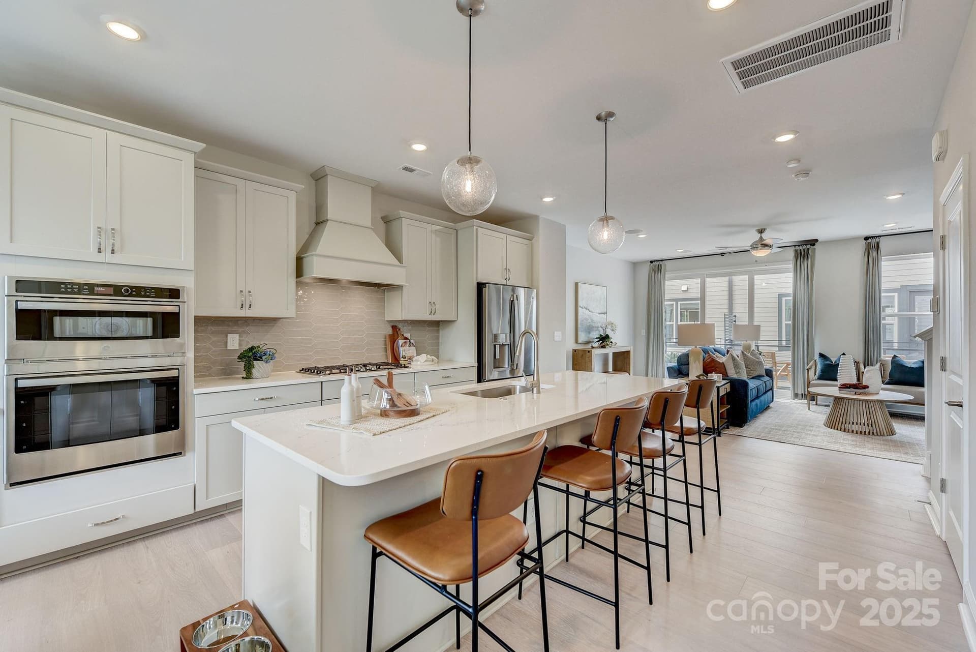 3107 Rexton - Image 1