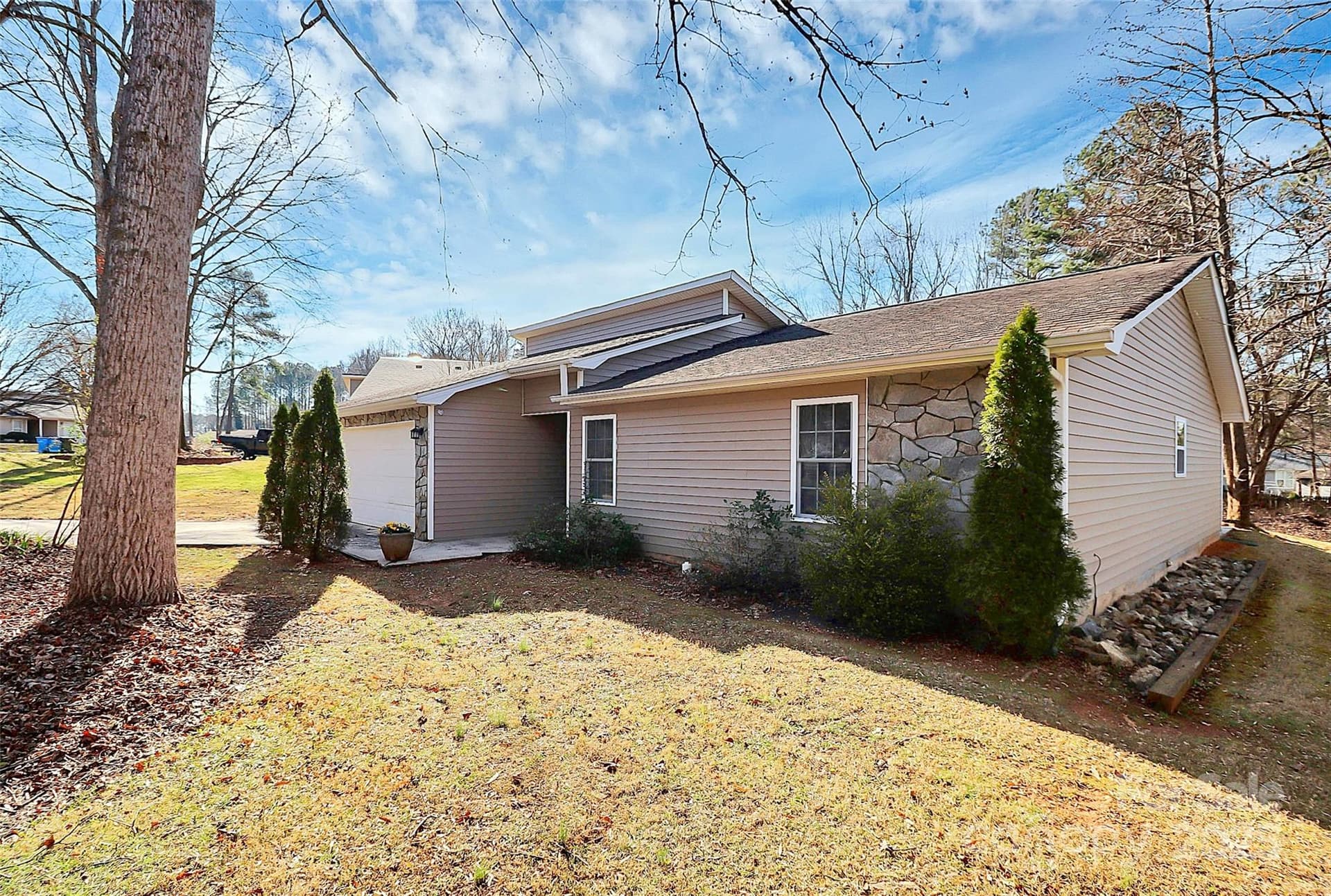 10319 Topeka - Image 1