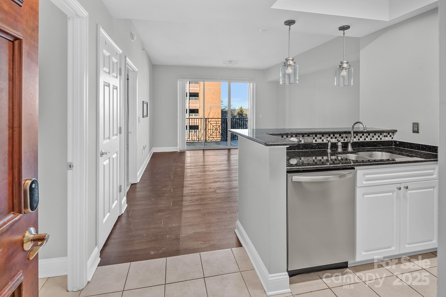 300 5th 339 - Image 1