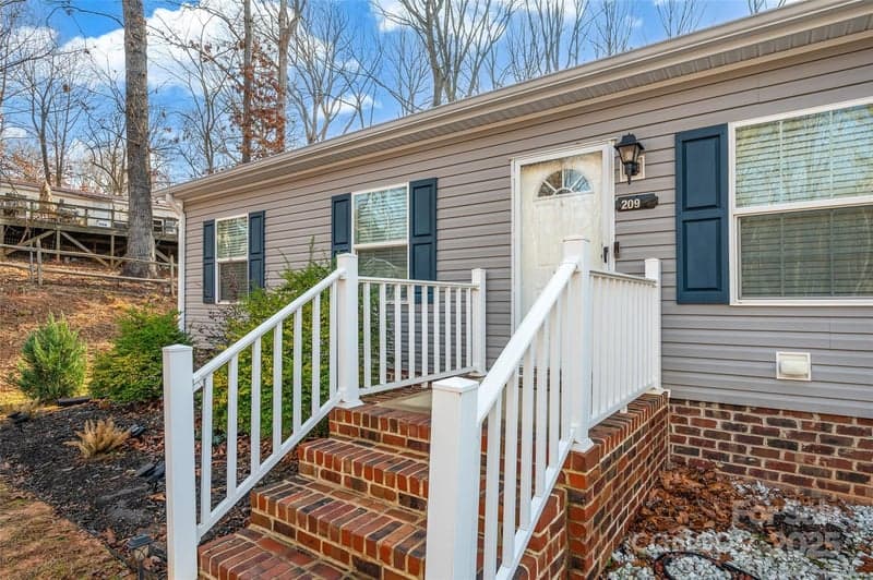209 Sailwinds, Mooresville, NC - 3 beds, 2 baths, 1,456 sqft - $300,000
