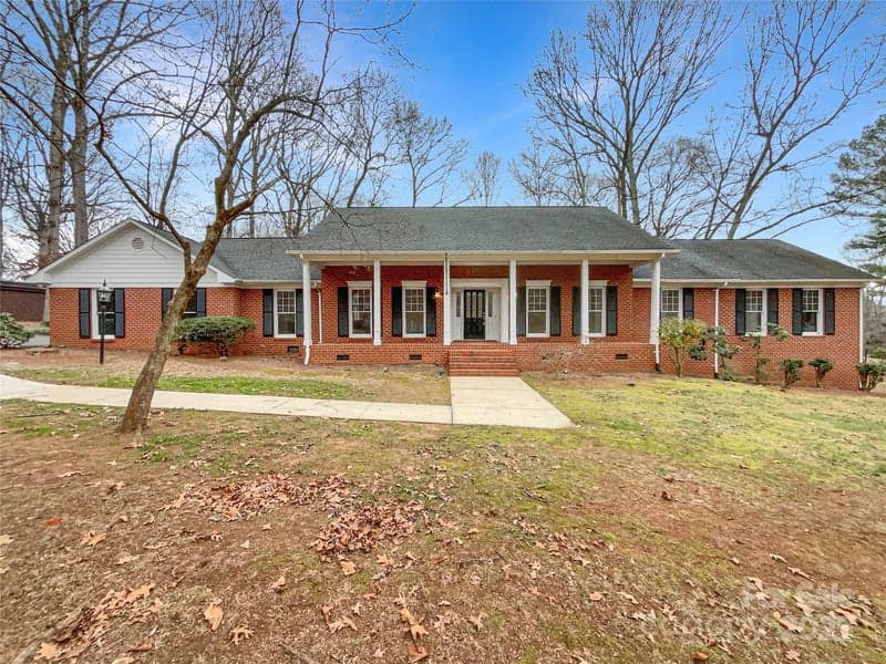 323 Glen Eagles, Statesville, NC - 3 beds, 5 baths, 3,440 sqft - $542,000
